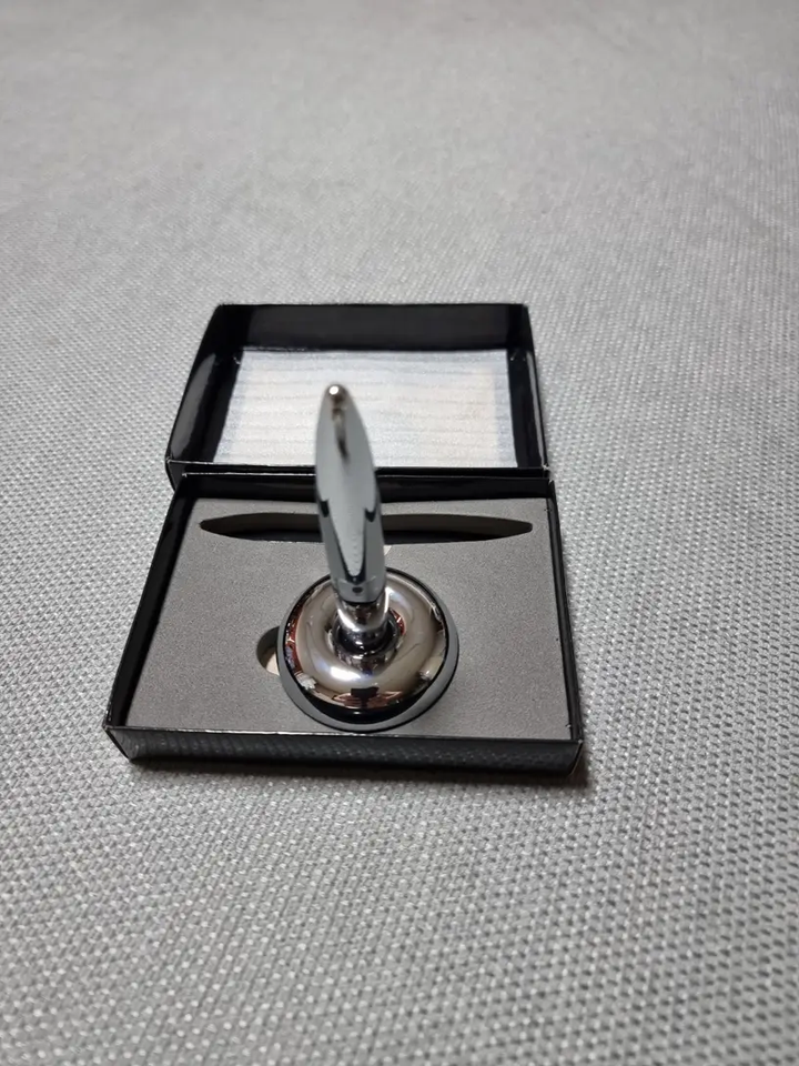 1 Set Desktop Creative Magnetic Levitation Round Ballpoint Pen ,Metal Round Ballpoint Pen, Magnetic Metal Pen